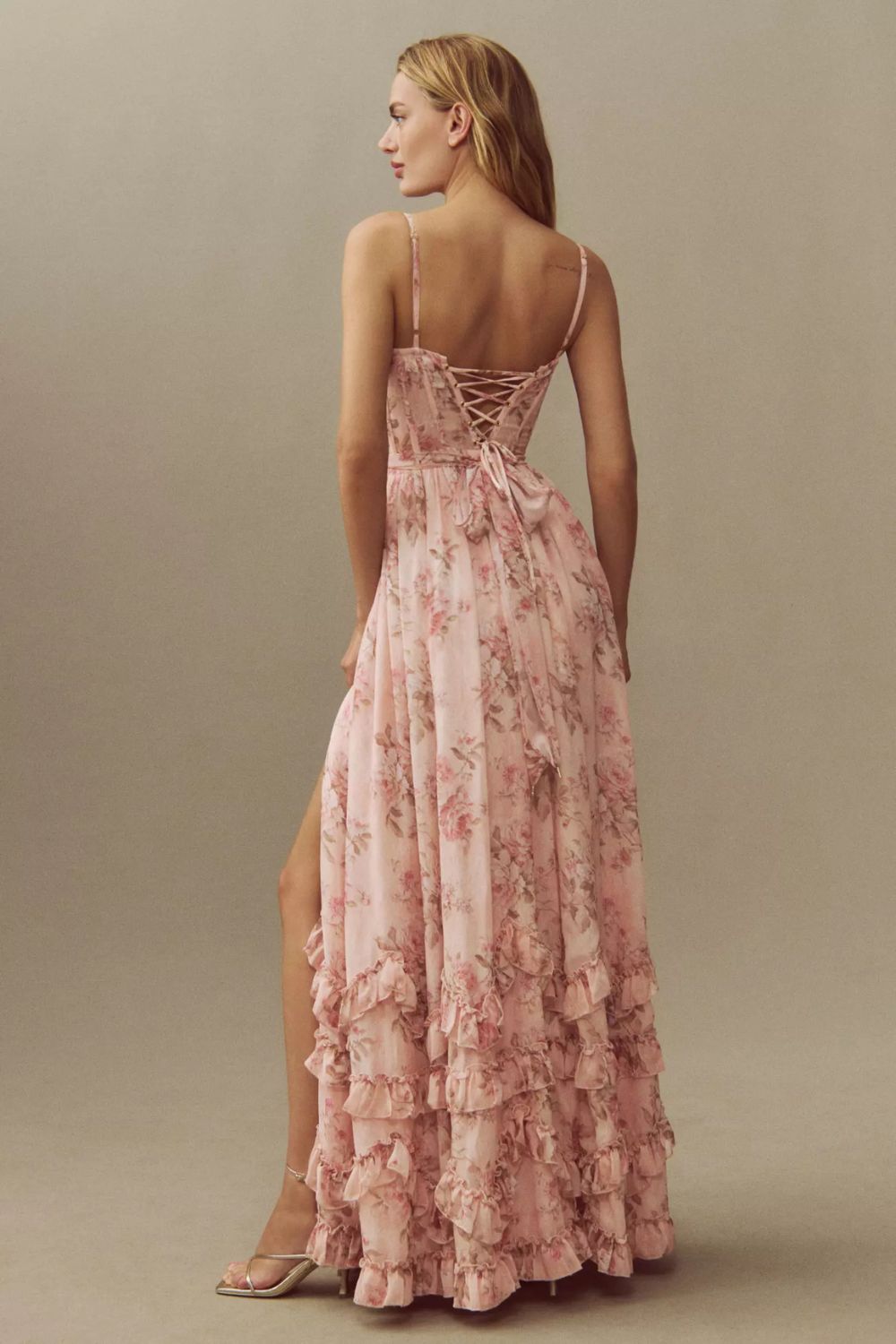 EP | Robe longue style corset avec fines bretelles, ourlet à volants et imprimé floral
