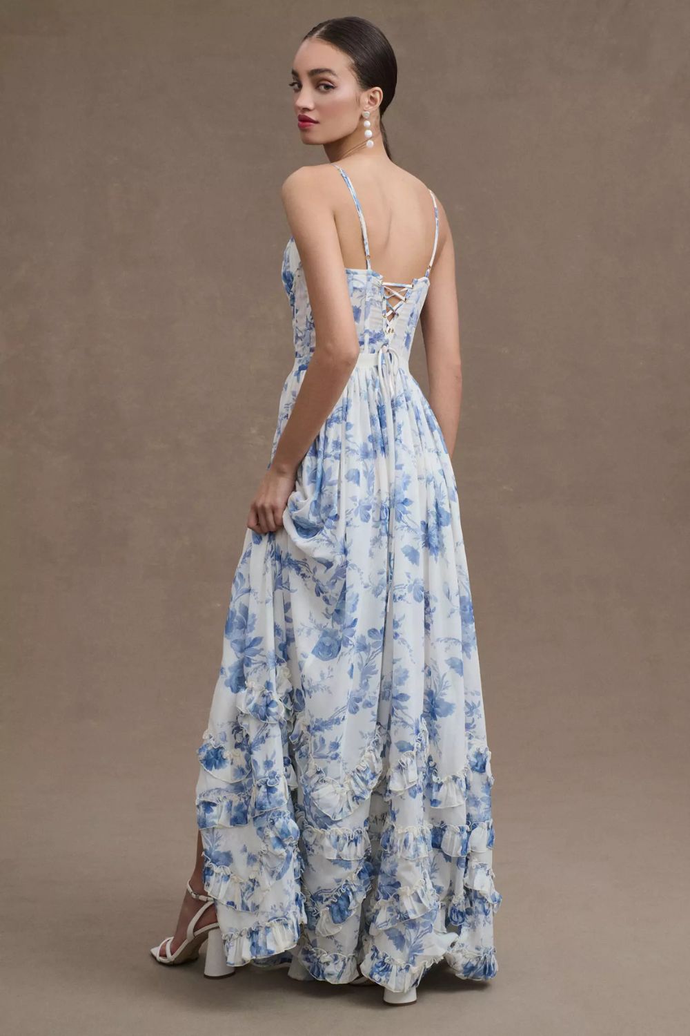 EP | Robe longue style corset avec fines bretelles, ourlet à volants et imprimé floral