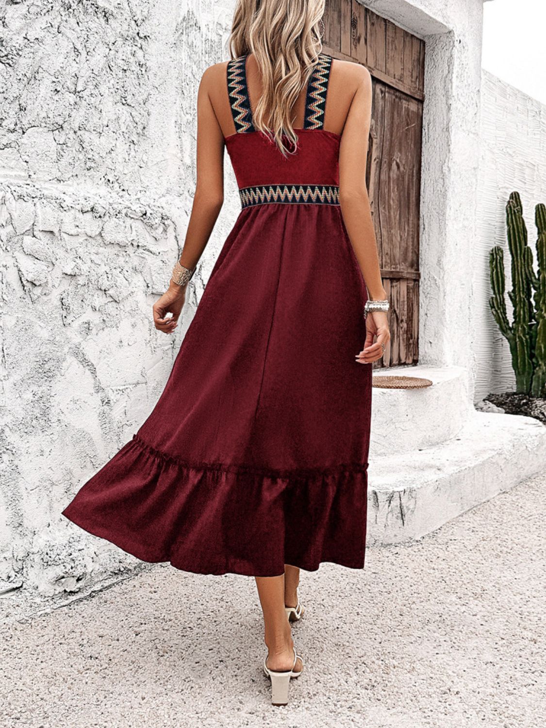 EP | Devine Robe midi sans manches plissée et fendue