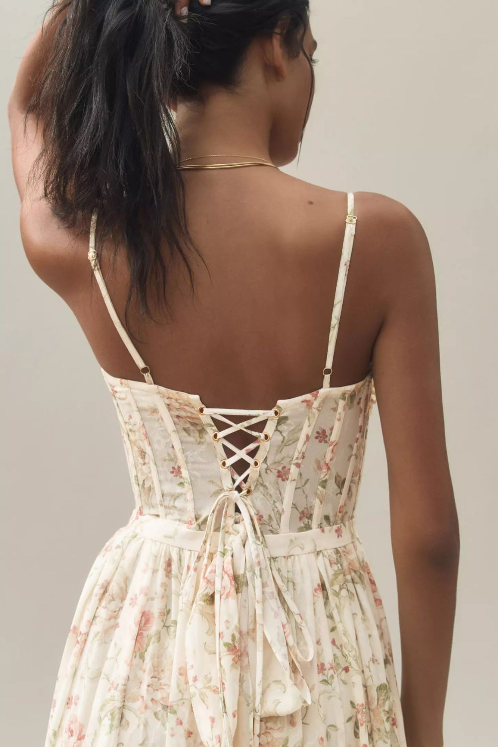 EP | Robe longue style corset avec fines bretelles, ourlet à volants et imprimé floral