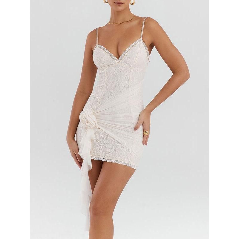 EP | Elégance estivale Mini-robe blanche en dentelle