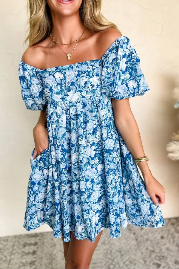EP | Mini-robe babydoll bleue fleurie avec manches bouffantes