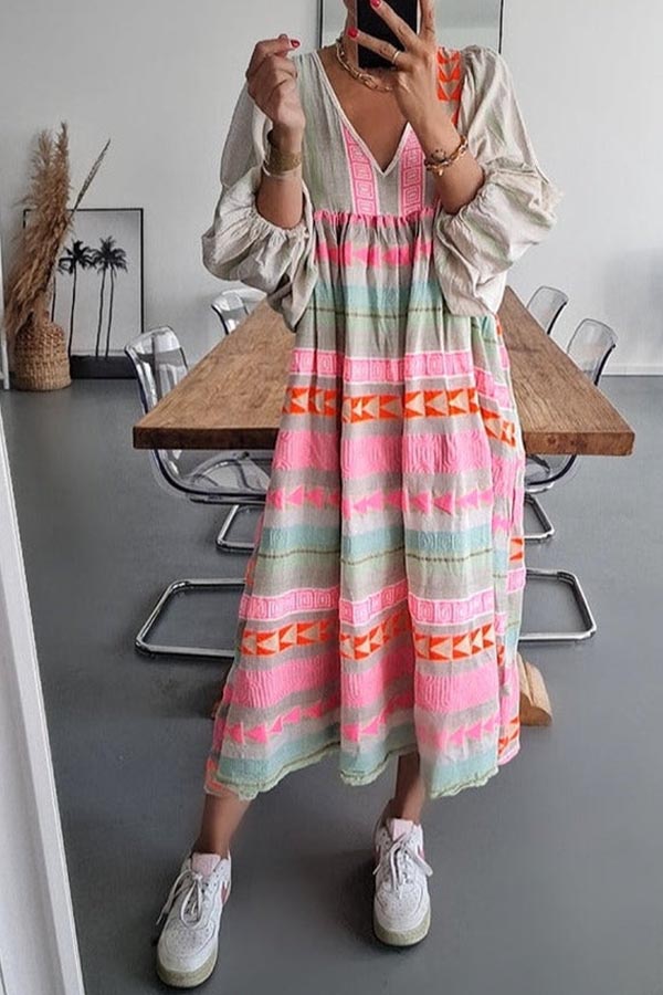 EP | Robe midi rose rayée avec clé grecque et chaîne orange