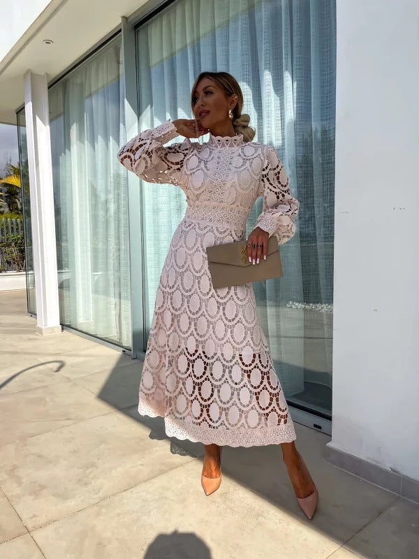 EP | Robe midi élégante en dentelle française