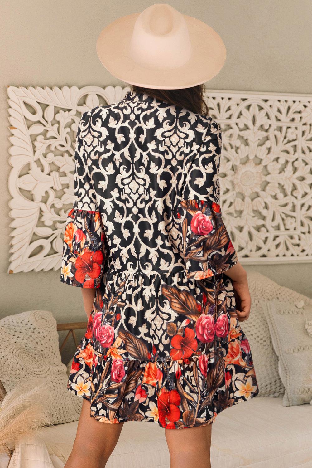 EP | Élégance avec une mini-robe noire pour femme au look vintage