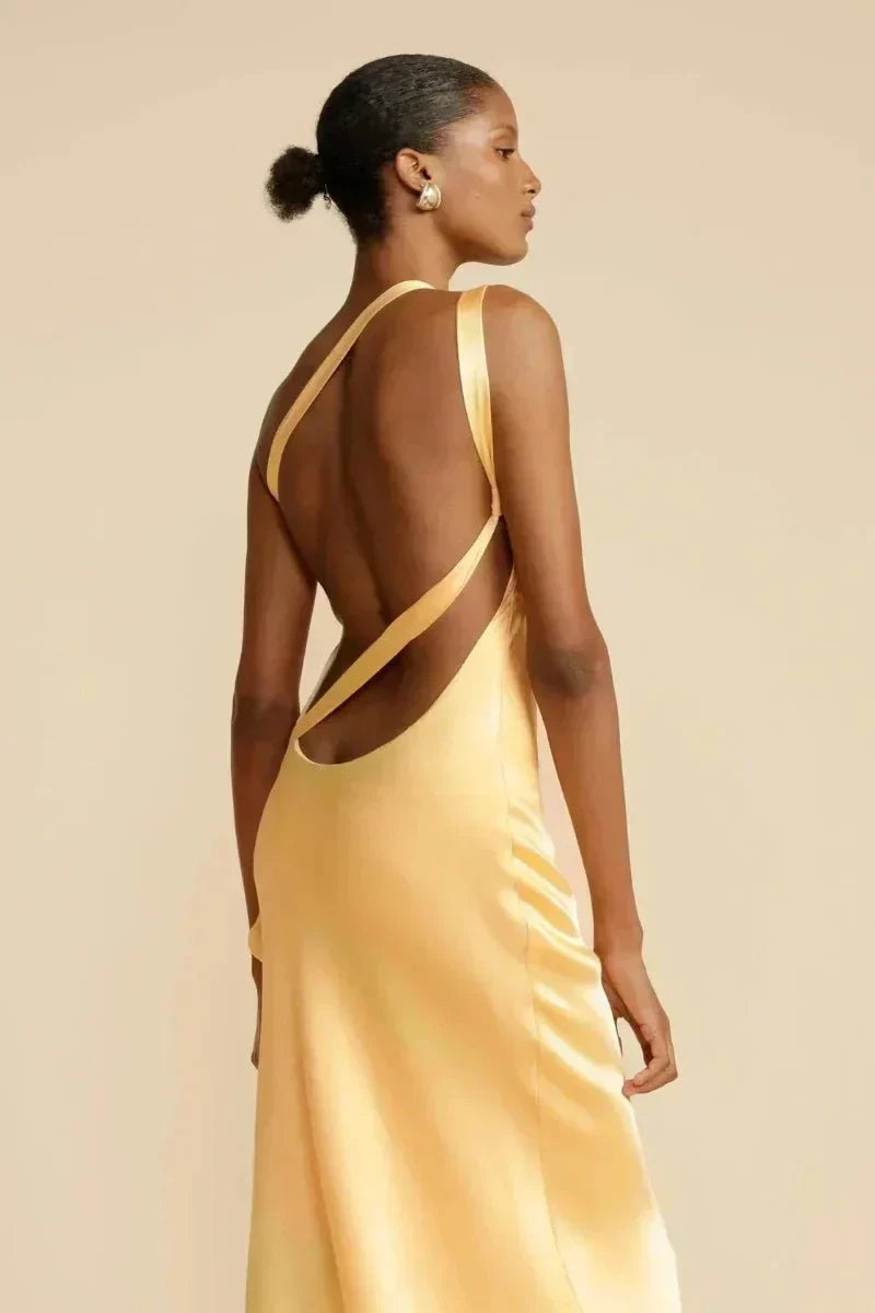 EP | robe longue élégante d'une année scolaire avec dos ouvert et décolleté en biais parfaite pour les occasions spéciales