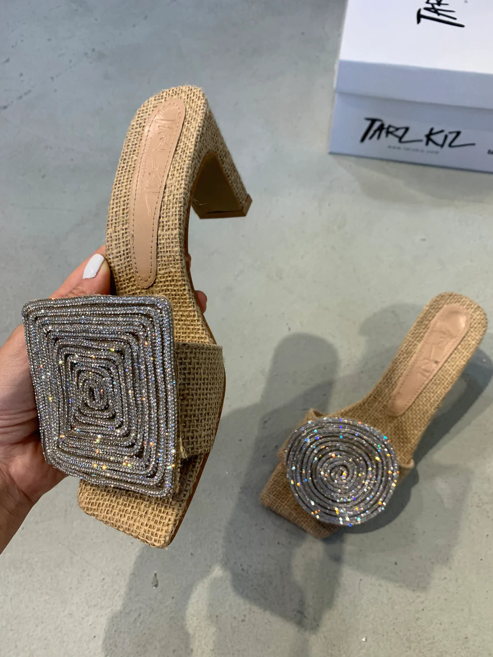 ND | Sandales à talons ronds carrés