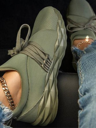 ND | Sneakers stylées, modernes et pataudes