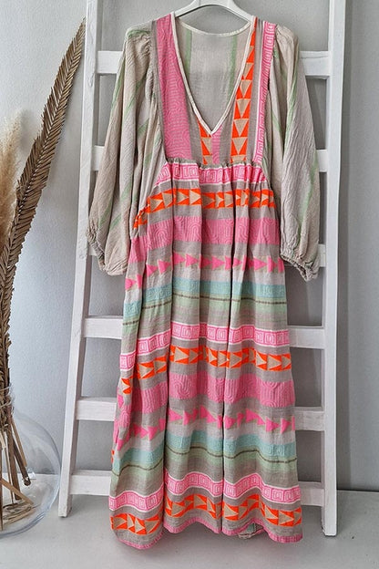 EP | Robe midi rose rayée avec clé grecque et chaîne orange