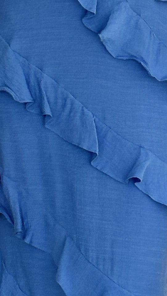 EP | Maxi-robe moderne et légère avec un col étroit et des volants en diagonale