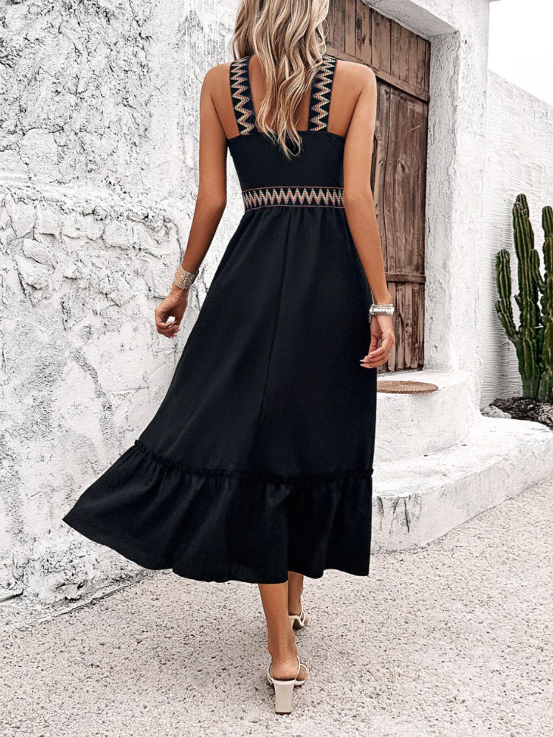 EP | Devine Robe midi sans manches plissée et fendue