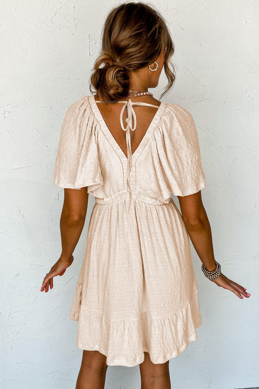 EP | Mini-robe beige texturée avec décolleté profond en V pour femme élégante