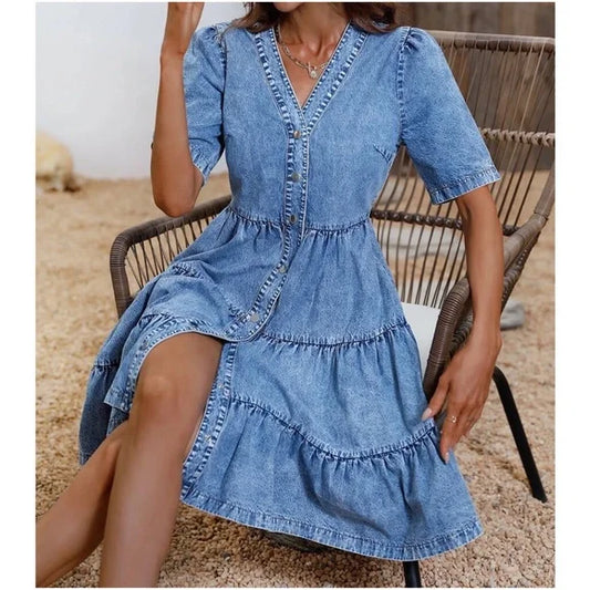 EP | mini-robe plissée en chambray avec fermeture à boutons en denim.