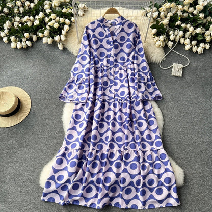 EP | Longue robe vintage imprimée avec décolleté en V et manches évasées