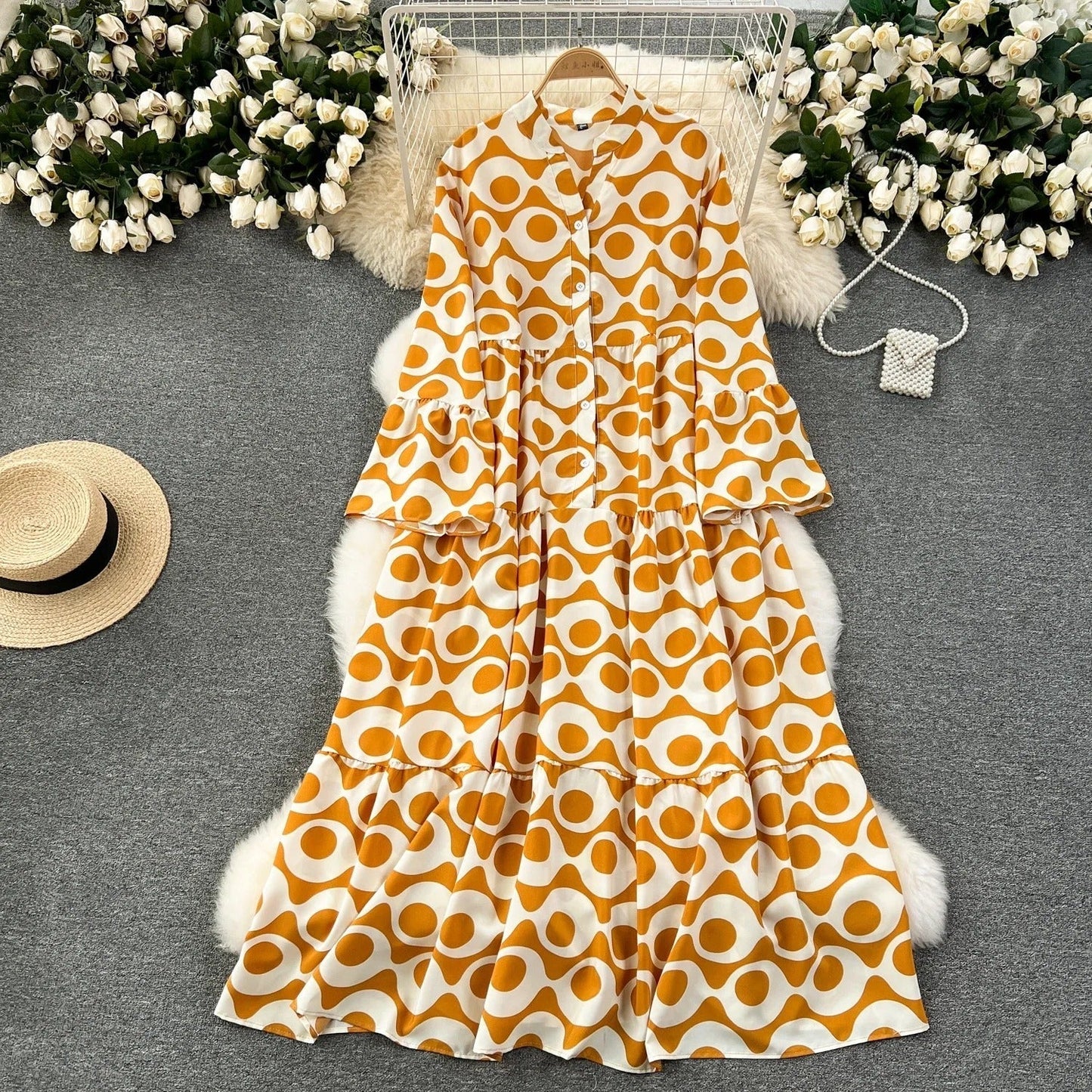 EP | Longue robe vintage imprimée avec décolleté en V et manches évasées