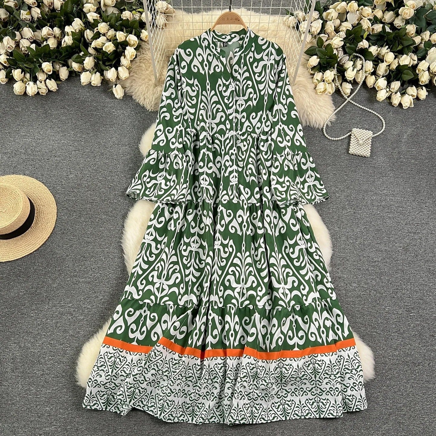 EP | Longue robe vintage imprimée avec décolleté en V et manches évasées