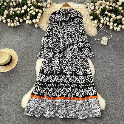EP | Longue robe vintage imprimée avec décolleté en V et manches évasées